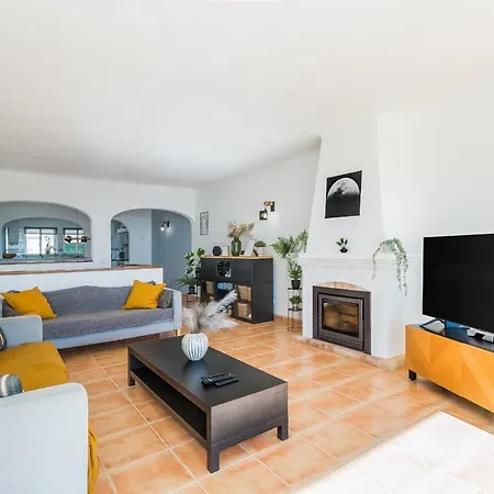 Holiday home Casa Londamba - Sea View Over Meia Praia,