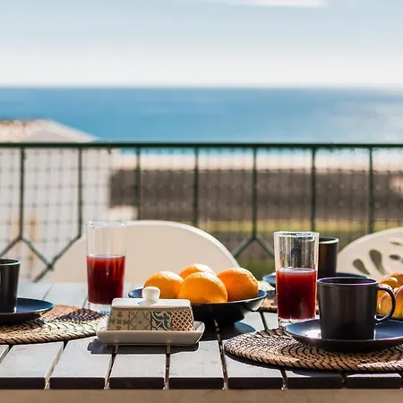 Casa Londamba - Sea View Over Meia Praia, Holiday home Lagos