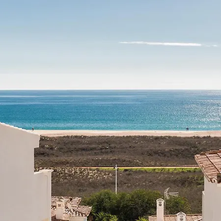 Casa Londamba - Sea View Over Meia Praia, Ferienhaus